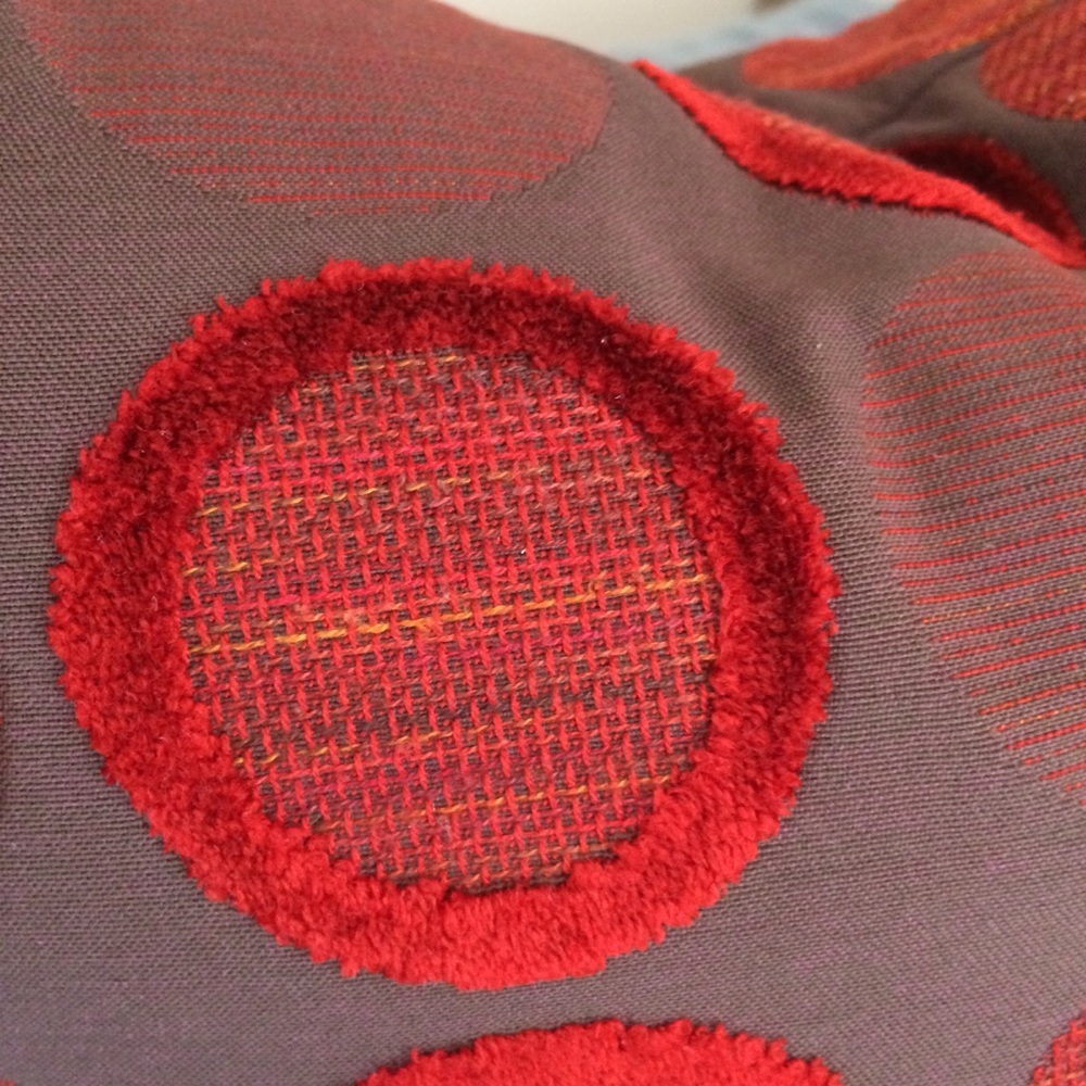 💥SOLD!💥   Burgundy Chenille Circles Pillow - Picture 3 of 5